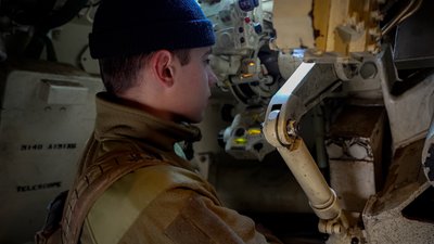 Навідник Андрій збирався вчитися, а опинився на війні Навідник Андрій збирався вчитися, а опинився на війні