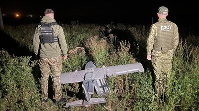 На Закарпатті виявили безпілотник, яким намагались переправити до Угорщини 170 пачок сигарет