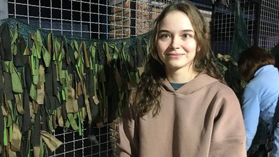 У Тернополі волонтери виготовляють маскувальні костюми У Тернополі волонтери виготовляють маскувальні костюми