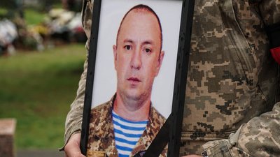 В Ужгороді попрощалися з воїном ЗСУ Євгенієм Кондратьєвим