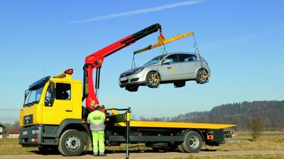 У Чернігові хочуть закупити техніку для евакуації неправильно припаркованих машин
