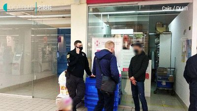 У Рівному парубок не зміг втекти із краденим смартфоном за тисячу доларів