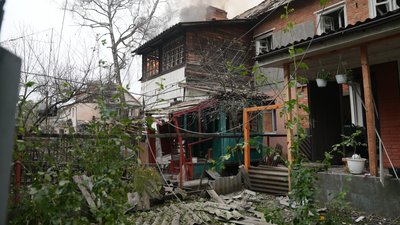 «Ноги порізані, руки порізані, но живий». Що розповідає очевидець про атаку РФ по Сумах