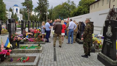 У Сумах вшанували пам’ять загиблого бійця Сергія Пархоменка У Сумах вшанували пам’ять загиблого бійця Сергія Пархоменка