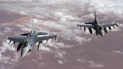 Два винищувачі F-16