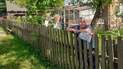 Жителі двох сіл на Волині за власні гроші лагодять дороги