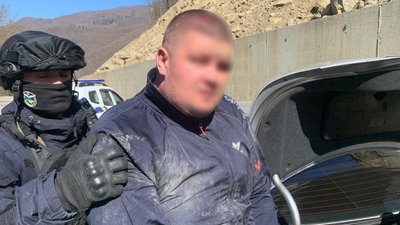 Називав себе членом ГО "Доста Україна". Закарпатця затримали за вимагання грошей у підприємця Називав себе членом ГО "Доста Україна". Закарпатця затримали за вимагання грошей у підприємця