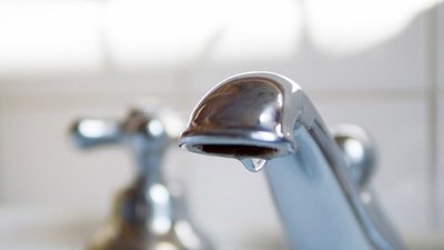400 приватних будинків без води: херсонський водоканал усуває прорив магістралі