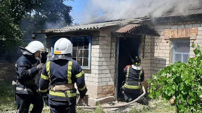 На Миколаївщині рятувальники загасили пожежу приватного будинку На Миколаївщині рятувальники загасили пожежу приватного будинку