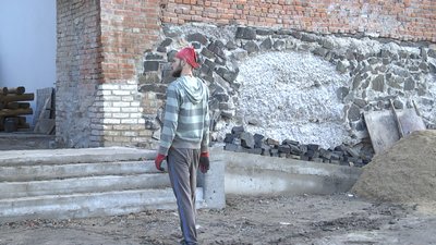 Тривають розкопки підземелля Луцького замку: знайшли вихід на перший поверх колегіуму єзуїтів Тривають розкопки підземелля Луцького замку: знайшли вихід на перший поверх колегіуму єзуїтів