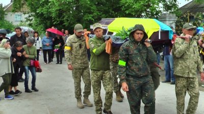 Загинув під час виконання бойового завдання: у селі на Миколаївщині попрощалися із загиблим військовим Загинув під час виконання бойового завдання: у селі на Миколаївщині попрощалися із загиблим військовим