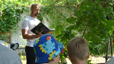 Гість дитячої літрезиденції у Харкові Сашко Дерманський: "У будинку "Слово" світла атмосфера" Гість дитячої літрезиденції у Харкові Сашко Дерманський: "У будинку "Слово" світла атмосфера"