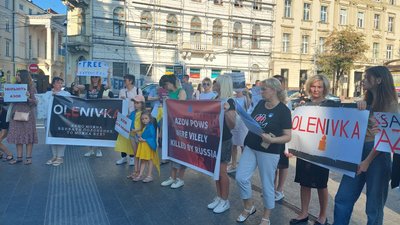 "Звільніть героїв "Азовсталі": у Львові вийшли на акцію рідні військових "Звільніть героїв "Азовсталі": у Львові вийшли на акцію рідні військових