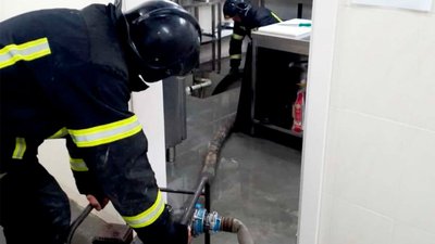 В Одесі та області злива підтопила торговельний та розважальний центри: воду відкачують рятувальники В Одесі та області злива підтопила торговельний та розважальний центри: воду відкачують рятувальники