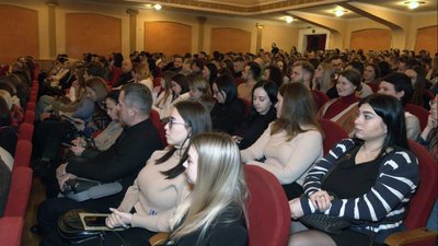 Столичний театр "Дах" представив у Луцьку камерну оперу "Стус: Перехожий"
