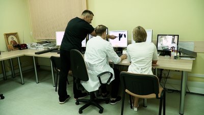 У Чернігівському центрі сучасної онкології запрацював лінійний прискорювач У Чернігівському центрі сучасної онкології запрацював лінійний прискорювач