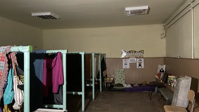 У П'ятихатках дев'ятий місяць люди живуть у шкільному підвалі: їхні будинки без опалення У П'ятихатках дев'ятий місяць люди живуть у шкільному підвалі: їхні будинки без опалення