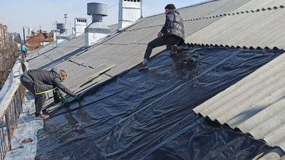 Внаслідок російських обстрілів у Харкові пошкоджено покрівлі 320 будинків — міськрада Внаслідок російських обстрілів у Харкові пошкоджено покрівлі 320 будинків — міськрада