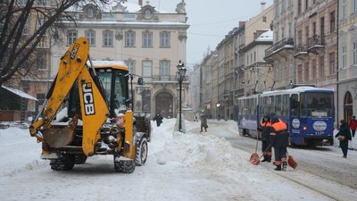 Львів'ян просять долучитися до прибирання вулиць від снігу