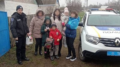 На Черкащині мати залишила дітей на 13-річну доньку, а сама пішла з дому На Черкащині мати залишила дітей на 13-річну доньку, а сама пішла з дому