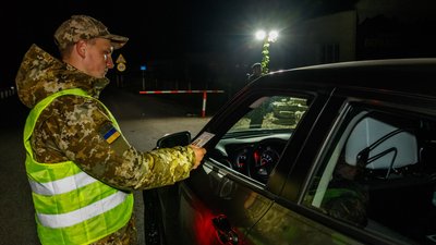 Уряд оприлюднив постанову про виїзд за кордон чоловіків віком від 18 до 22 років включно