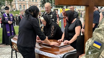 У громаді на Тернопільщині попрощалися із загиблим бійцем Юрієм Твардовським У громаді на Тернопільщині попрощалися із загиблим бійцем Юрієм Твардовським