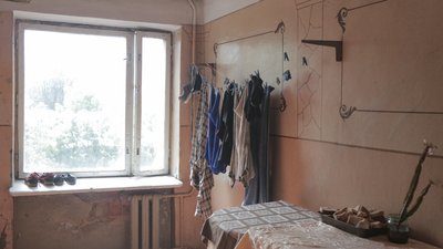 У Чернівцях хочуть продати нежитлове приміщення, де десятки років живе майже 200 людей У Чернівцях хочуть продати нежитлове приміщення, де десятки років живе майже 200 людей