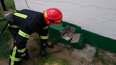 У міському туалеті на узбережжі в Маріуполі виявили тіло жінки