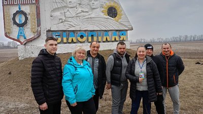 "5 тепловізорів зібрали. Ми — одна сім’я". Історія сумської волонтерки Оксани Зіненко "5 тепловізорів зібрали. Ми — одна сім’я". Історія сумської волонтерки Оксани Зіненко