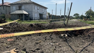 Наслідки ракетного удару РФ поблизу ринку в передмісті Одеси, 4 серпня 2026 року