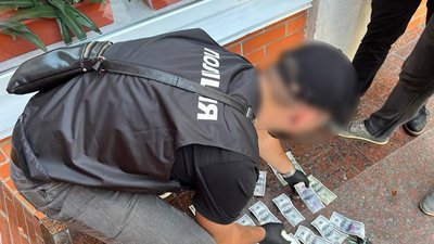 У Черкасах чоловік організував "бізнес" і допомагав ухилятися від призову У Черкасах чоловік організував "бізнес" і допомагав ухилятися від призову
