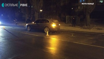 У Рівному зранку позашляховик збив жінку У Рівному зранку позашляховик збив жінку