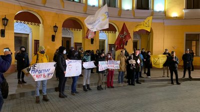 "Стоп Шкарлет". В Одесі вийшли на мітинг проти нового міністра освіти "Стоп Шкарлет". В Одесі вийшли на мітинг проти нового міністра освіти