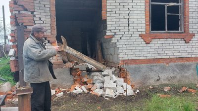 "Як грохнуло — мене кинуло": наслідки обстрілів прикордоння Сумщини "Як грохнуло — мене кинуло": наслідки обстрілів прикордоння Сумщини