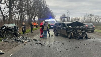У Черкаському районі зіткнулися два легковики