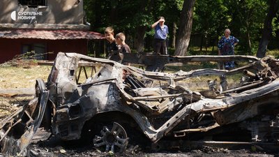 “Вони нас всюди дістануть”. Як живуть у ключових містах оборони Донбасу “Вони нас всюди дістануть”. Як живуть у ключових містах оборони Донбасу