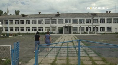 Жителі села Звози на Волині протестують проти закриття школи Жителі села Звози на Волині протестують проти закриття школи