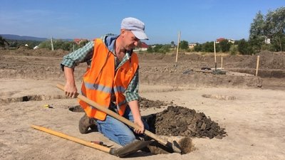 На Львівщині під час будівництва дороги знайшли давнє поселення На Львівщині під час будівництва дороги знайшли давнє поселення