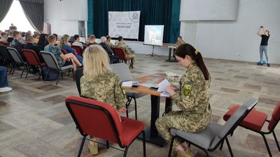 У Сумах старшокласників навчали військовим іграм та керуванню безпілотниками У Сумах старшокласників навчали військовим іграм та керуванню безпілотниками