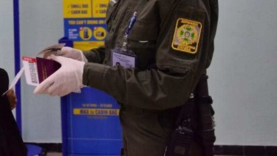 В аеропорту "Херсон" прикордонники виявили іноземця, який незаконно відвідував Крим