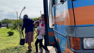 Дістатися аптеки та пошти: у громаді на Харківщині запрацював соціальний автобус Дістатися аптеки та пошти: у громаді на Харківщині запрацював соціальний автобус