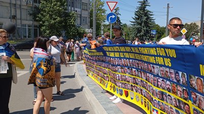 прапор, зниклі безвісти, прапор з фото, Акція Об'єднані тишею, що голосніша за слова
