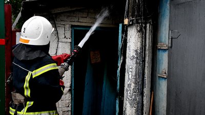 У Миколаєві сталося дві пожежі внаслідок обстрілів російської армії У Миколаєві сталося дві пожежі внаслідок обстрілів російської армії