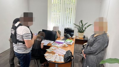 На Одещині на хабарі у 5000 доларів викрили начальницю управління податкової служби