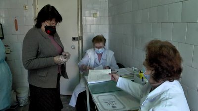 У Херсоні триває вакцинація вчителів ЗНО, людей маломобільних груп та тих, хто за ними доглядає