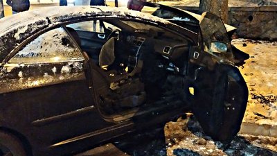 Водій-іноземець без прав та нетверезий: у центрі Сум автомобіль врізався в дерево Водій-іноземець без прав та нетверезий: у центрі Сум автомобіль врізався в дерево