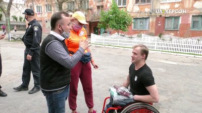 Продукти, прикраси та захисні маски: благодійна допомога учасникам проєкту "Краса без обмежень"