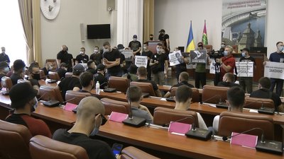 У Запоріжжі зірвалися 5 сесій міськради. Медики просять Зеленського втрутитись