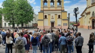 З історіями, легендами та жартами. Як у Франківську проводять безкоштовні екскурсії З історіями, легендами та жартами. Як у Франківську проводять безкоштовні екскурсії