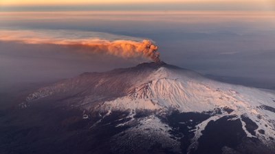 На Сицилії прокинувся найбільший діючий вулкан Європи